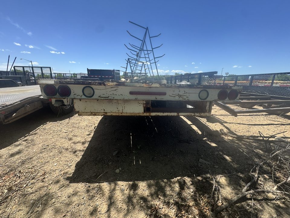 Used 1984 Other 8.5-26 Deckover Equipment Hauler