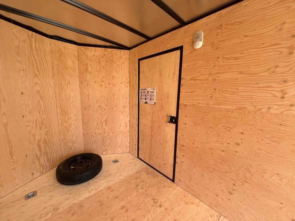 New SOUTHLAND TRAILER CORP. LCHT35-716V-86R Cargo / Enclosed Trailer
