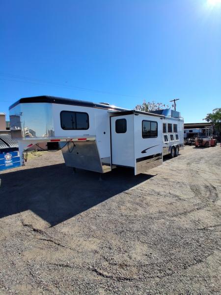 Used 2019 Trails West CLASSIC ALUMINUM 3H 16'LQ W/ SLIDE Horse Trailer