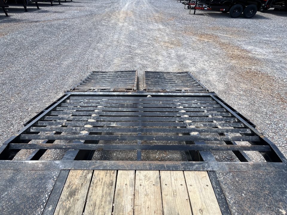 Used 2024 MAXXD 102"X28' 30K Gooseneck Flatbed Trailer