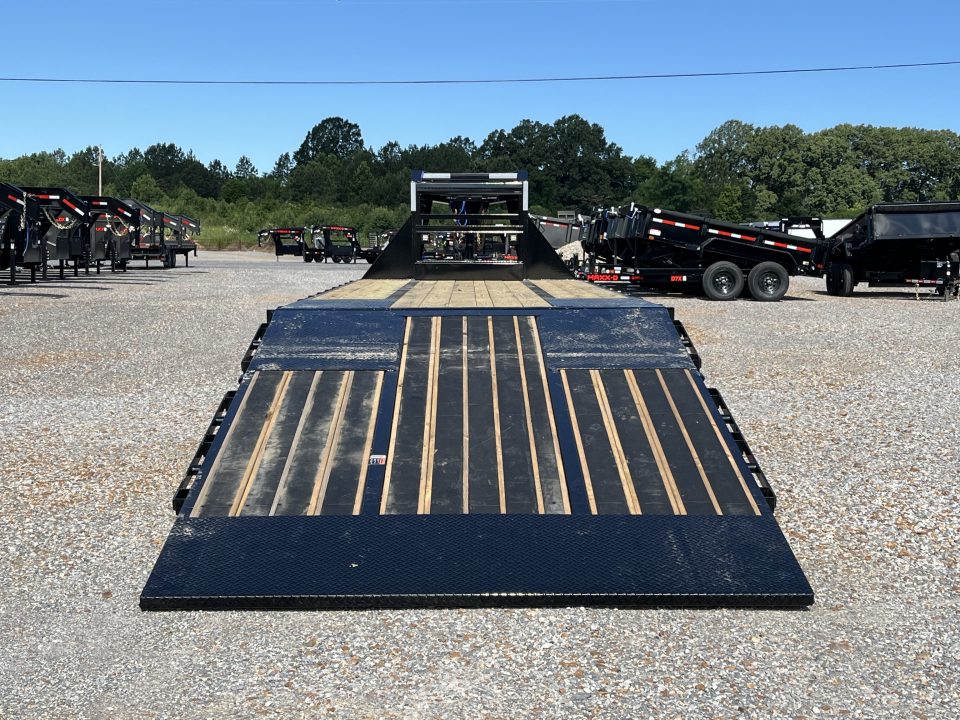 New 2026 Load Trail Gooseneck Hyd Dovetail Trailer | 102" x 32' 25.9K GVWR