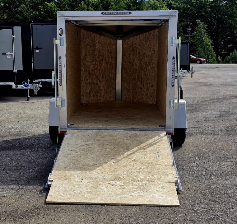 New 5 X 8 CARGO ENCLOSED ALL ALUMINUM REAR RAMP DOOR LIGHTNING 2027 SINGLE AXLE