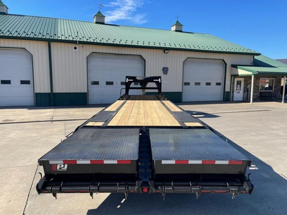 New PJ 25' Low-Pro Gooseneck w/Monster Ramps