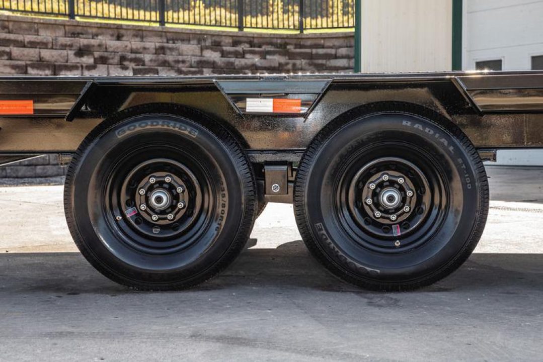 New PJ 25' Low-Pro Gooseneck w/Monster Ramps