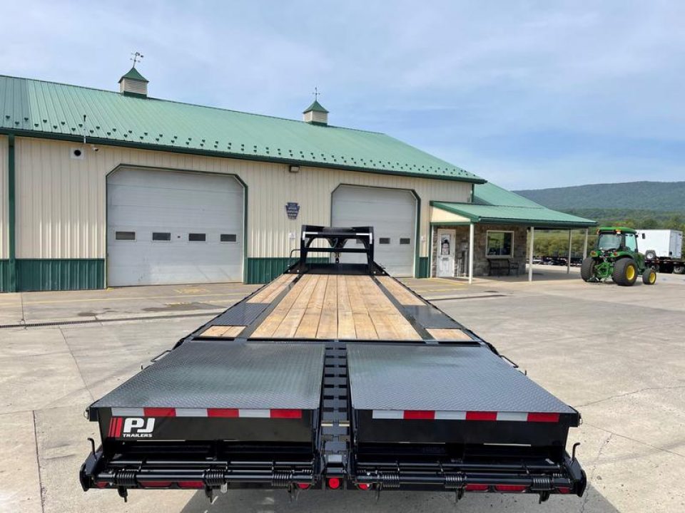 New PJ 30' Low-Pro Gooseneck w/Monster Ramps