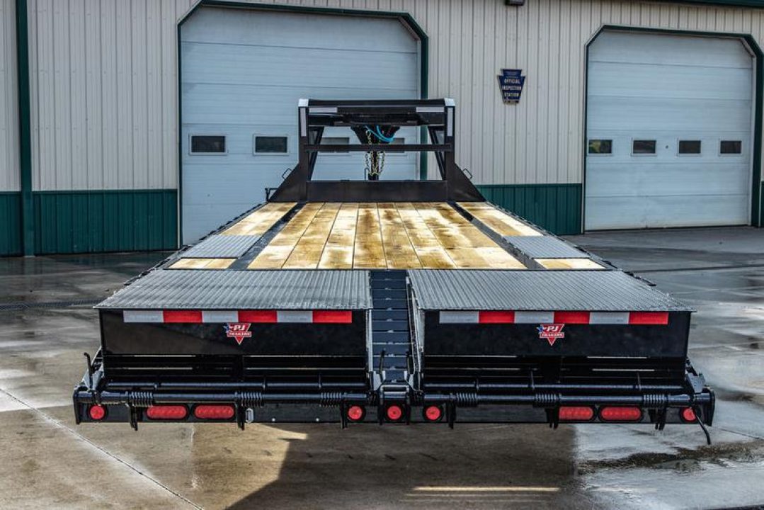 New PJ 30' Low-Pro Gooseneck w/Monster Ramps