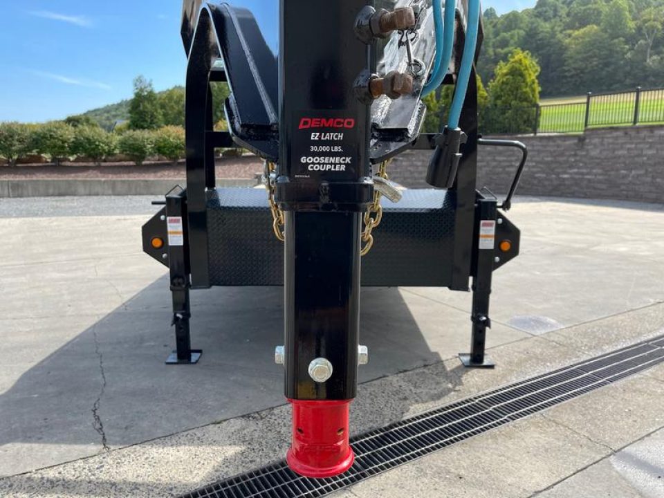 New PJ 30' Low-Pro Gooseneck w/Monster Ramps