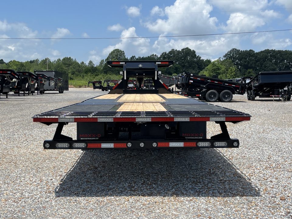 New 2027 MAXXD 102"X32' 30K Hydraulic Dovetail Gooseneck Trailer