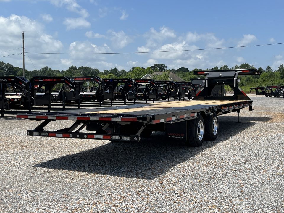 New 2027 MAXXD 102"X32' 30K Hydraulic Dovetail Gooseneck Trailer