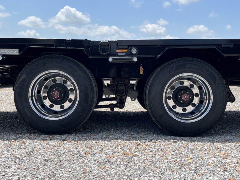 New 2027 MAXXD 102"X32' 30K Hydraulic Dovetail Gooseneck Trailer