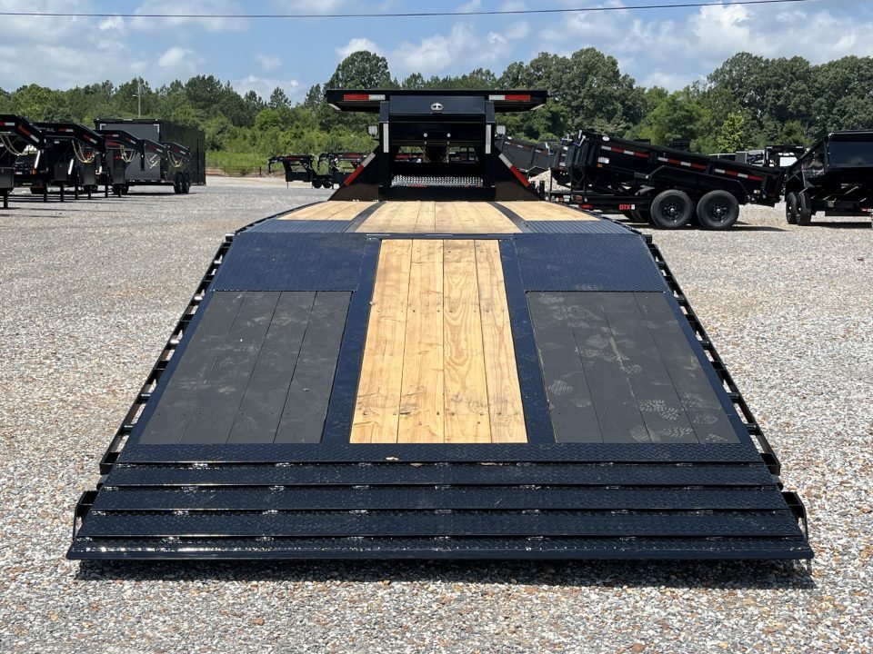 New 2027 MAXXD 102"X32' 30K Hydraulic Dovetail Gooseneck Trailer