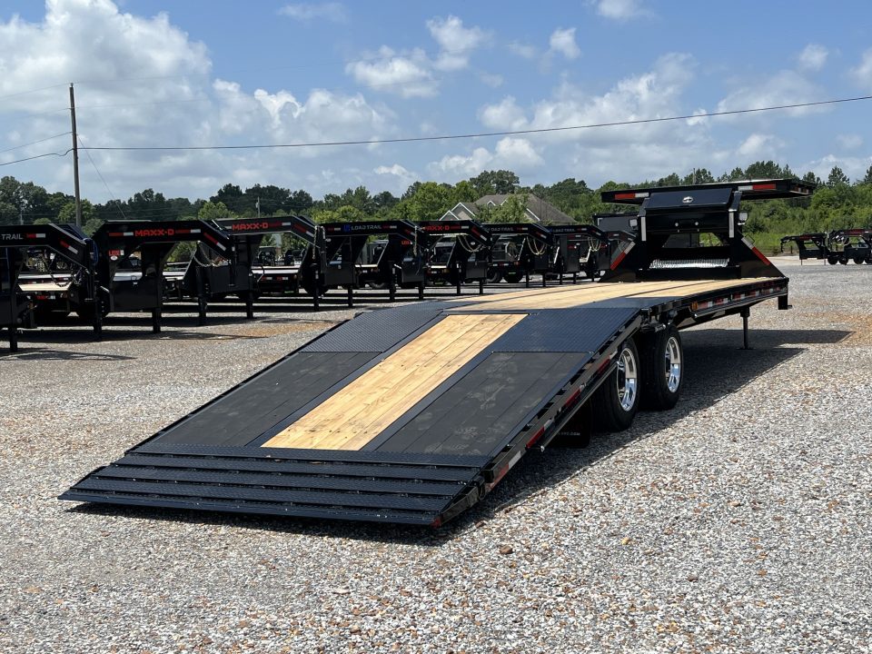 New 2027 MAXXD 102"X32' 30K Hydraulic Dovetail Gooseneck Trailer