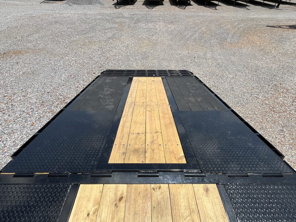 New 2027 MAXXD 102"X32' 30K Hydraulic Dovetail Gooseneck Trailer