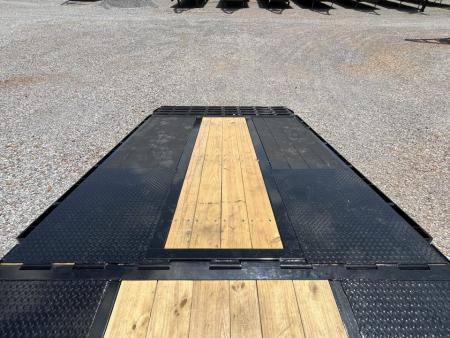 New 2027 MAXXD 102"X32' 30K Hydraulic Dovetail Gooseneck Trailer