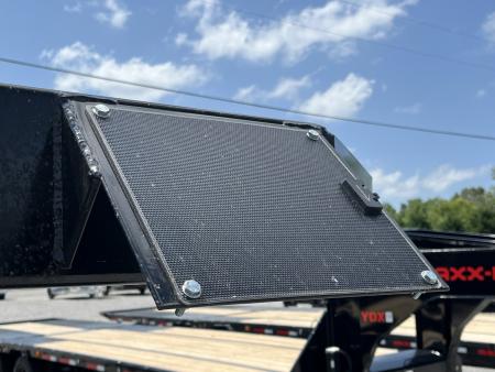 New 2027 MAXXD 102"X32' 30K Hydraulic Dovetail Gooseneck Trailer