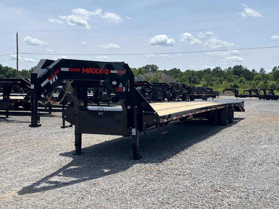New 2027 MAXXD 102"X40' 30K Gooseneck Flatbed Trailer *ENGINEERED FRAME*