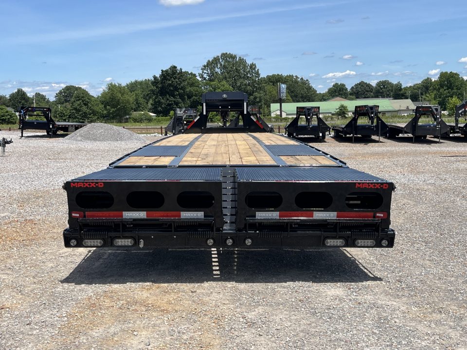 New 2027 MAXXD 102"X40' 30K Gooseneck Flatbed Trailer *ENGINEERED FRAME*