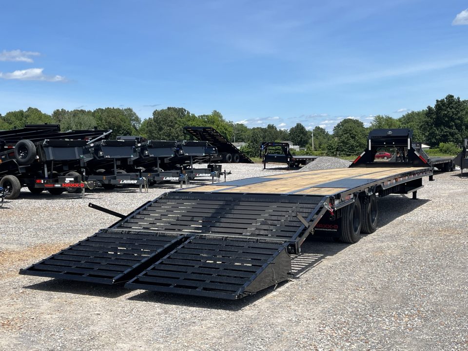 New 2027 MAXXD 102"X40' 30K Gooseneck Flatbed Trailer *ENGINEERED FRAME*
