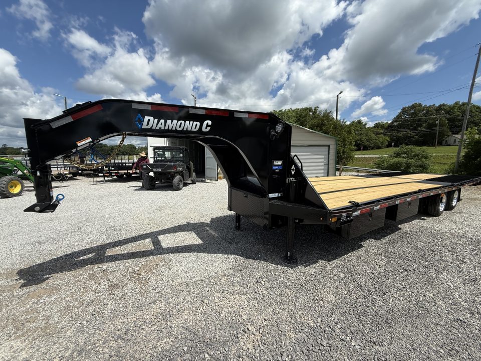 New 2026 Diamond C FMAX 212 32’ Flatbed Trailer, PACESETTER EDITION, LITHIUM BATTERY,DISC BRAKES, HYD JACKS AND DOVETAIL, 17.5 ALUMINUM OUTER WHEELS