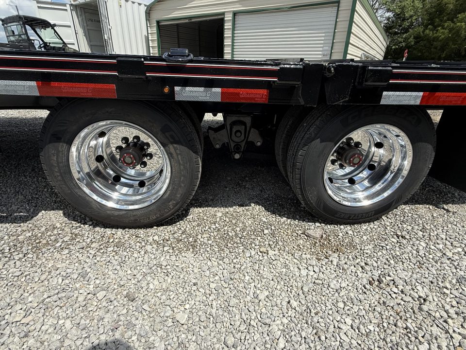 New 2026 Diamond C FMAX 212 32’ Flatbed Trailer, PACESETTER EDITION, LITHIUM BATTERY,DISC BRAKES, HYD JACKS AND DOVETAIL, 17.5 ALUMINUM OUTER WHEELS