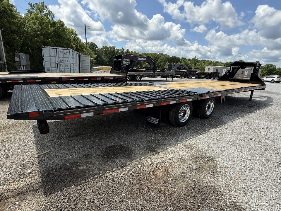 New 2026 Diamond C FMAX 212 32’ Flatbed Trailer, PACESETTER EDITION, LITHIUM BATTERY,DISC BRAKES, HYD JACKS AND DOVETAIL, 17.5 ALUMINUM OUTER WHEELS