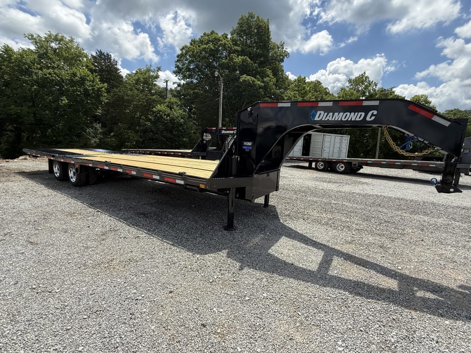 New 2026 Diamond C FMAX 212 32’ Flatbed Trailer, PACESETTER EDITION, LITHIUM BATTERY,DISC BRAKES, HYD JACKS AND DOVETAIL, 17.5 ALUMINUM OUTER WHEELS
