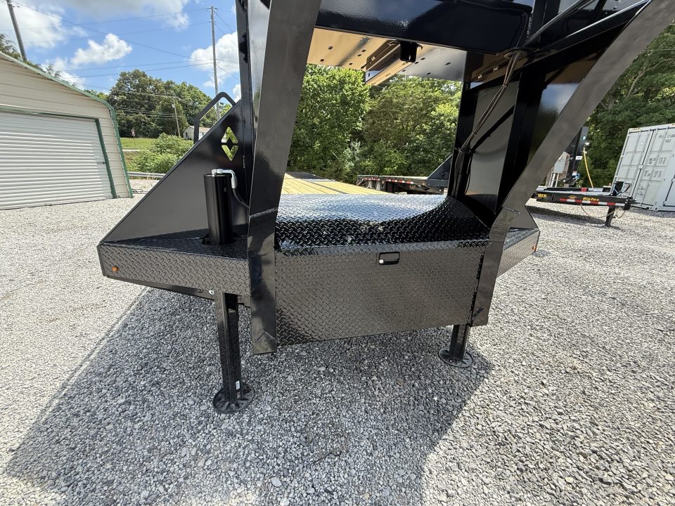 New 2026 Diamond C FMAX 212 32’ Flatbed Trailer, PACESETTER EDITION, LITHIUM BATTERY,DISC BRAKES, HYD JACKS AND DOVETAIL, 17.5 ALUMINUM OUTER WHEELS