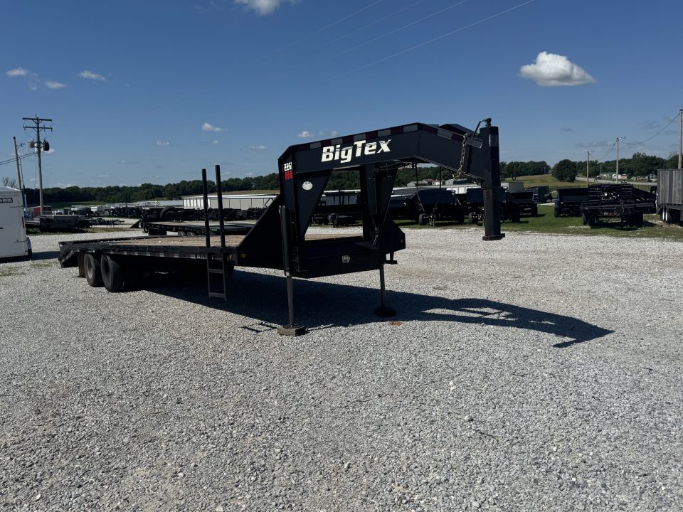 Used 2017 Big Tex Trailers 22GN 102X30 MAXX RAMPS HYDRO JACKS Flatbed Trailer