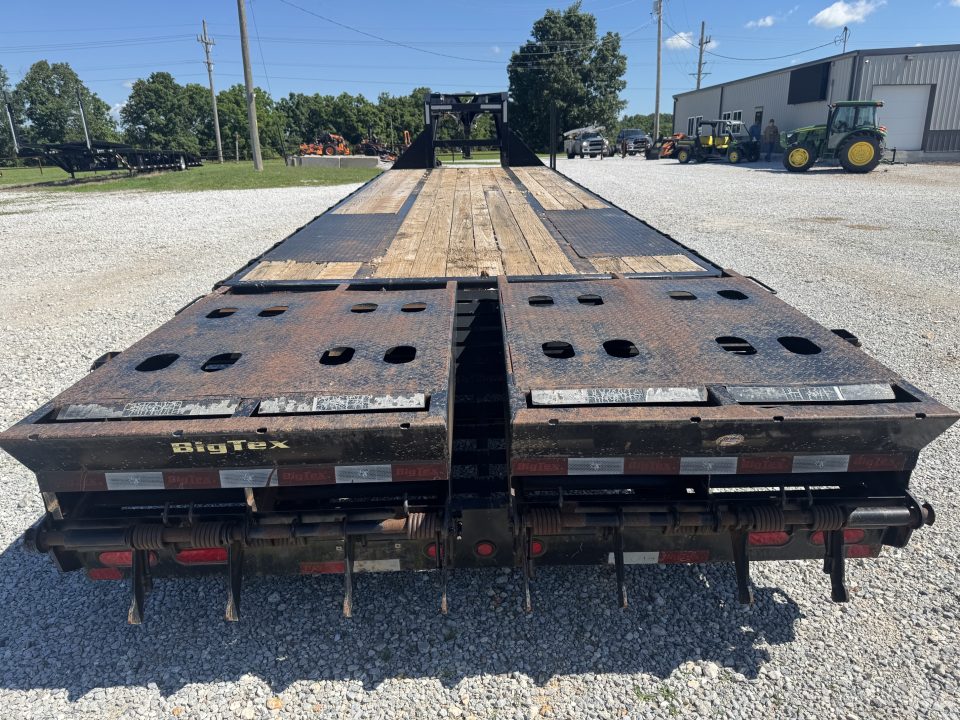 Used 2017 Big Tex Trailers 22GN 102X30 MAXX RAMPS HYDRO JACKS Flatbed Trailer
