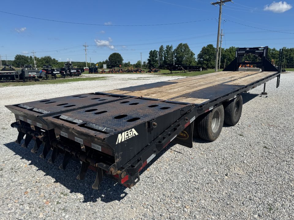Used 2017 Big Tex Trailers 22GN 102X30 MAXX RAMPS HYDRO JACKS Flatbed Trailer