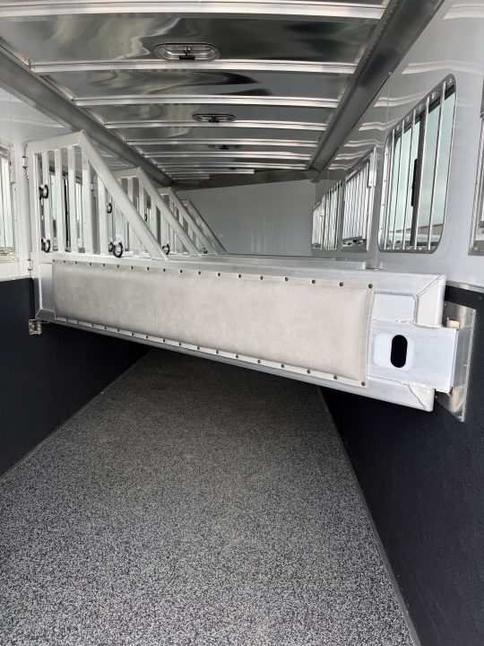 New 2026 Featherlite 5 Horse Gooseneck 9600 Horse Trailer