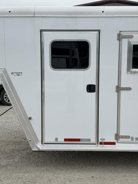 New 2026 Featherlite 5 Horse Gooseneck 9600 Horse Trailer
