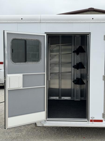 New 2026 Featherlite 5 Horse Gooseneck 9600 Horse Trailer
