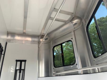 Used 2021 Kingston Trailers Newport Horse Trailer