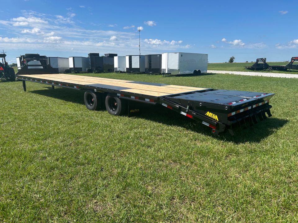 New 2027 Big Tex 102x40 Tandem 25.9K GN Flatbed w/ Mega Ramps, 2-Speed Jacks, & 14 Ply Tires