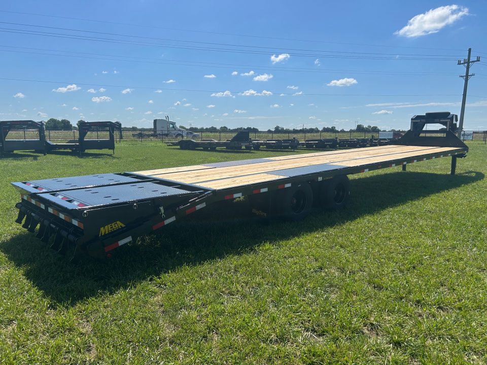 New 2027 Big Tex 102x40 Tandem 25.9K GN Flatbed w/ Mega Ramps, 2-Speed Jacks, & 14 Ply Tires