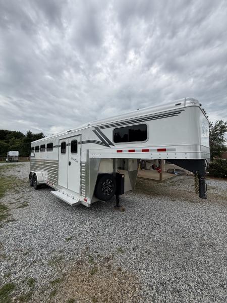 New 2027 4-Star Trailers 4 Horse Slant Cowboy Tack Gooseneck Horse Trailer