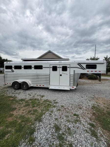 New 2027 4-Star Trailers 4 Horse Slant Cowboy Tack Gooseneck Horse Trailer