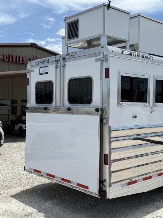 New 2026 Featherlite 4 Horse 17' Living Quarters 9' Slide Out Gooseneck Horse Trailer