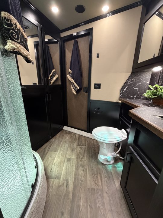 New 2026 Featherlite 4 Horse 17' Living Quarters 9' Slide Out Gooseneck Horse Trailer