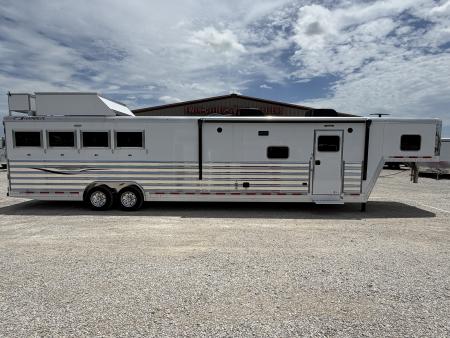 New 2026 Featherlite 4 Horse 17' Living Quarters 9' Slide Out Gooseneck Horse Trailer