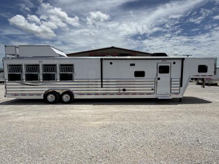 New 2026 Featherlite 4 Horse 17' Living Quarters 9' Slide Out Gooseneck Horse Trailer