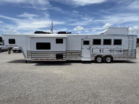 New 2026 Featherlite 4 Horse 17' Living Quarters 9' Slide Out Gooseneck Horse Trailer