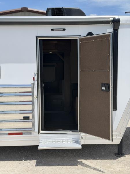New 2026 Featherlite 4 Horse 17' Living Quarters 9' Slide Out Gooseneck Horse Trailer
