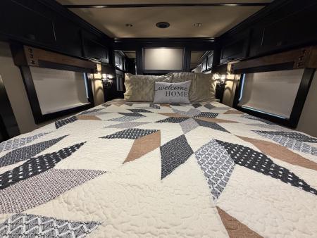 New 2026 Featherlite 4 Horse 17' Living Quarters 9' Slide Out Gooseneck Horse Trailer
