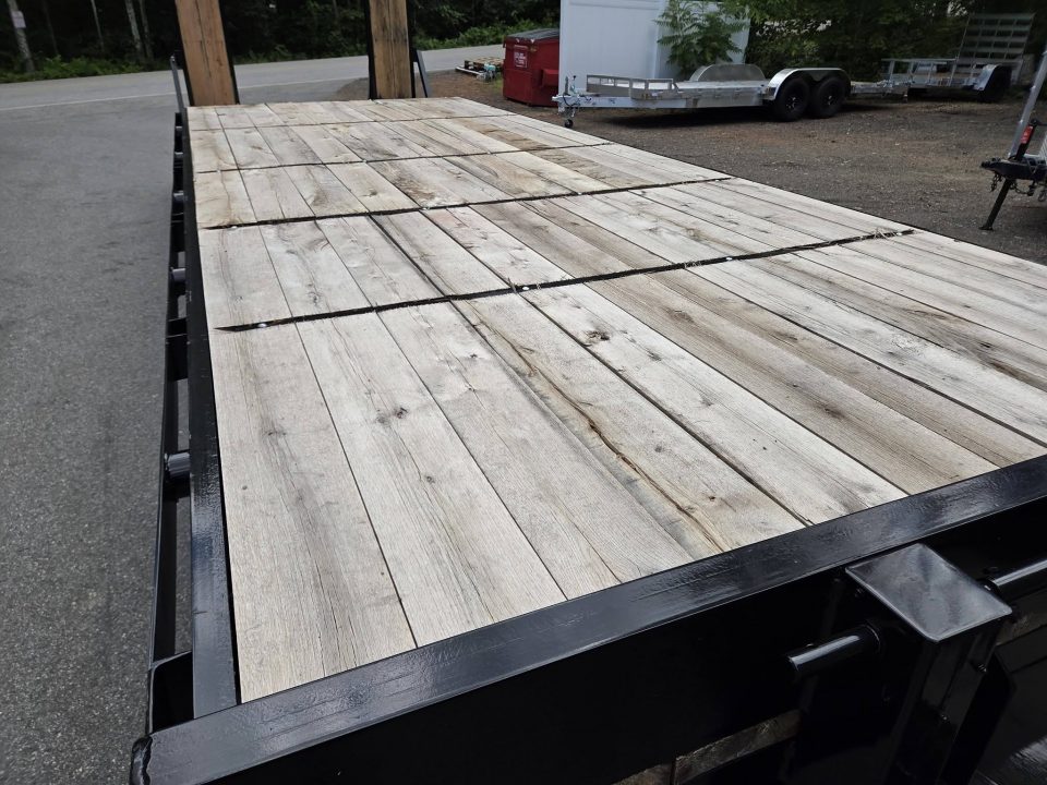 New 2026 Econoline 102X27 FOOT 10 TON EQUIPMENT TRAILER WITH 17.5 SUPER SINGLES WHEELS 16 PLY TIRES WOOD FILLED RAMPS HD Equipment Trailer