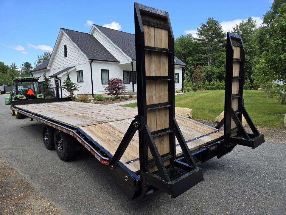 New 2026 Econoline 102X27 FOOT 10 TON EQUIPMENT TRAILER WITH 17.5 SUPER SINGLES WHEELS 16 PLY TIRES WOOD FILLED RAMPS HD Equipment Trailer