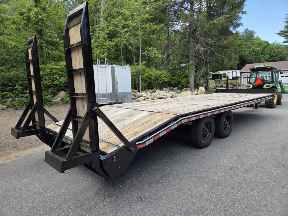 New 2026 Econoline 102X27 FOOT 10 TON EQUIPMENT TRAILER WITH 17.5 SUPER SINGLES WHEELS 16 PLY TIRES WOOD FILLED RAMPS HD Equipment Trailer