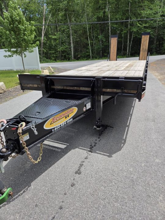 New 2026 Econoline 102X27 FOOT 10 TON EQUIPMENT TRAILER WITH 17.5 SUPER SINGLES WHEELS 16 PLY TIRES WOOD FILLED RAMPS HD Equipment Trailer