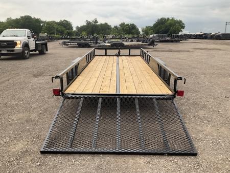 New 2026 Commander 83"x18' Tandem Axle Utility